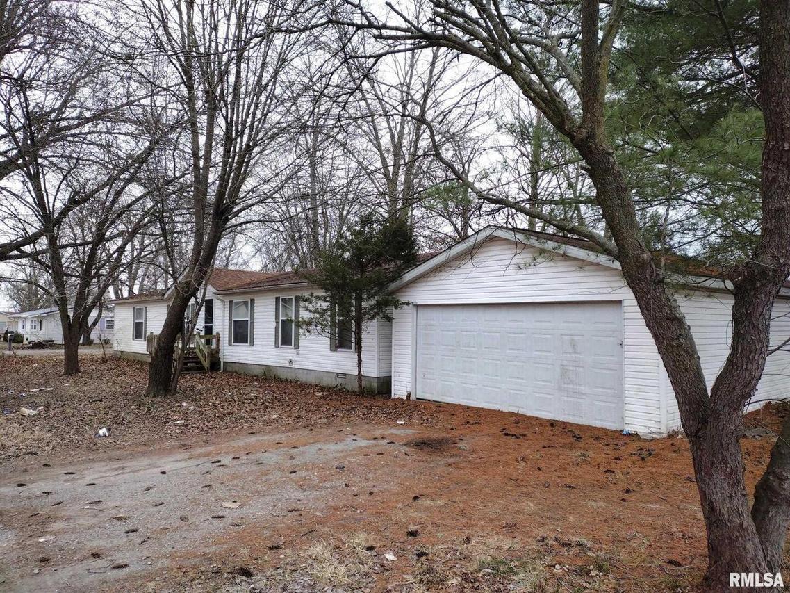 1721 N 14th St., Herrin, IL 62948