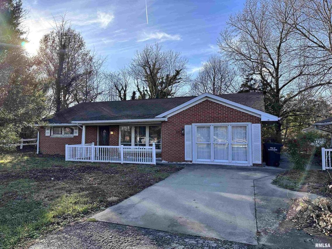 906 S Giant City Rd., Carbondale, IL 62901