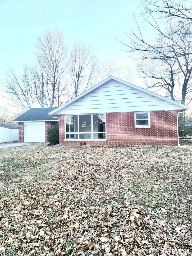 2103 W Sunset Dr., Carbondale, IL 62901