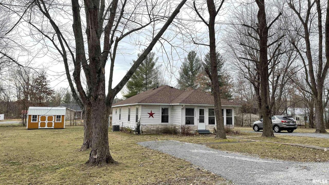 1206 W 4th St., West Frankfort, IL 62896