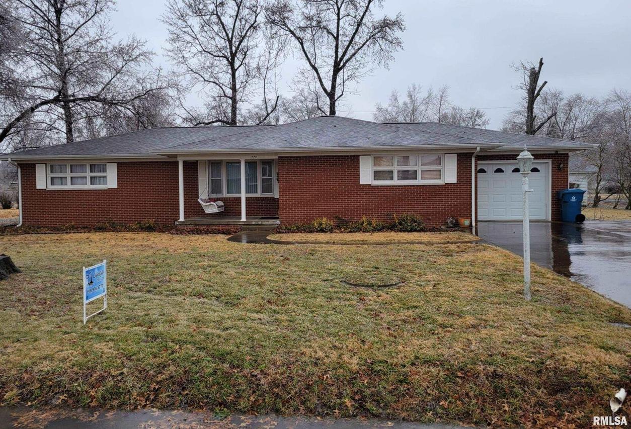 110 Oak Park Dr., Centralia, IL 62801