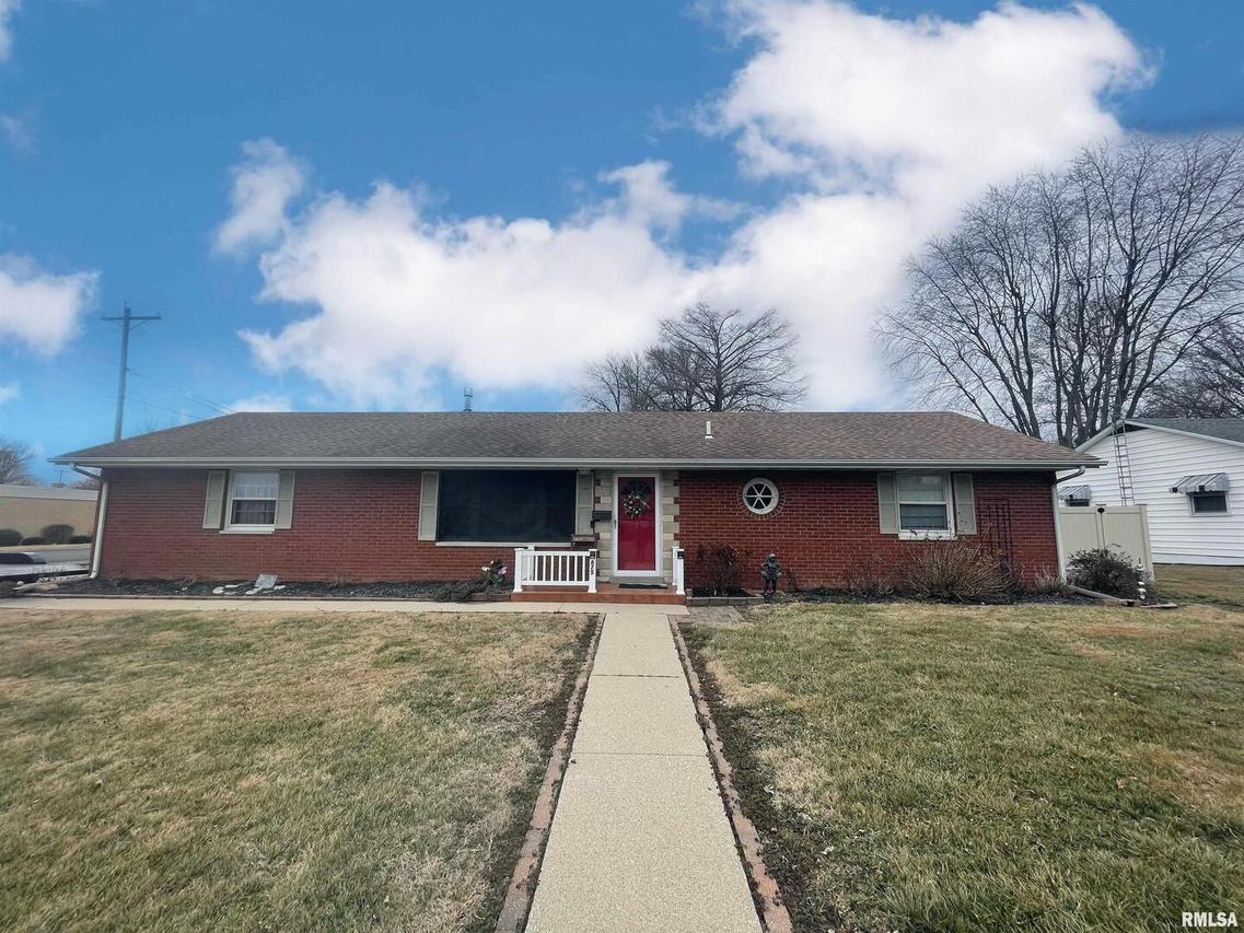 675 W Center St., Nashville, IL 62263