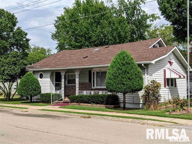 1102 N Highland St., Benton, IL 62812