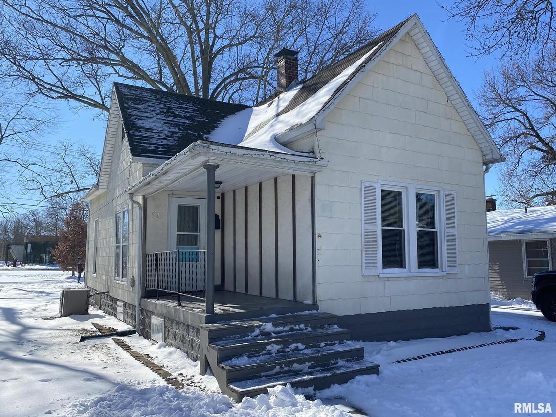 1215 E Broadway, Centralia, IL 62801