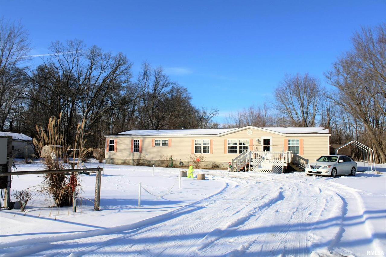 210 Hardacre Rd., Salem, IL 62881