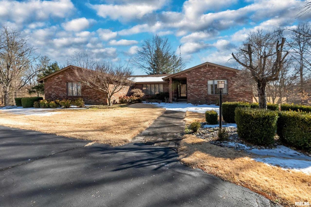 150 White Tail Rd., Murphysboro, IL 62966