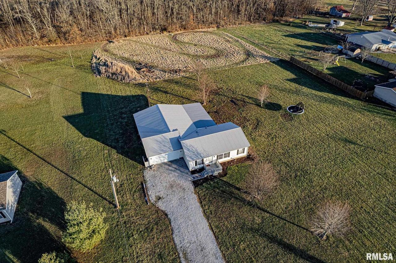 3632 County Farm Rd., Salem, IL 62881