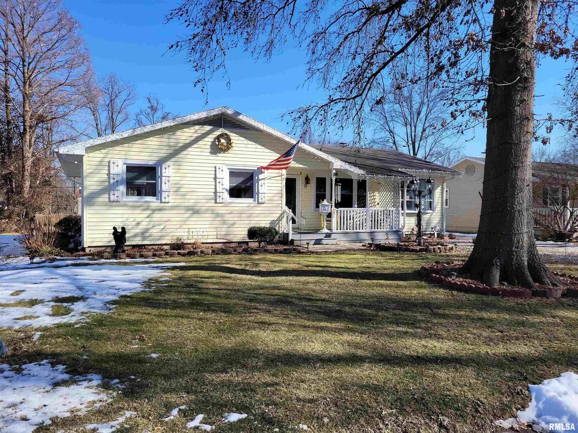 11 Holiday Ter., Centralia, IL 62801