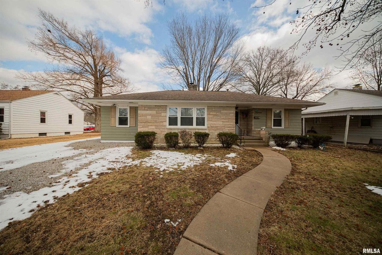 15 Nelms Ave., Centralia, IL 62801