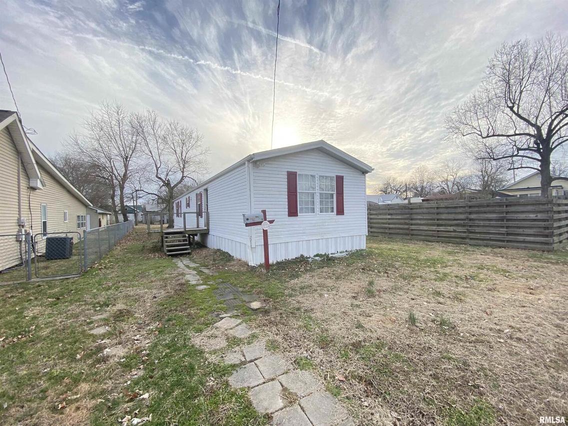 410 E 8th St., Metropolis, IL 62960