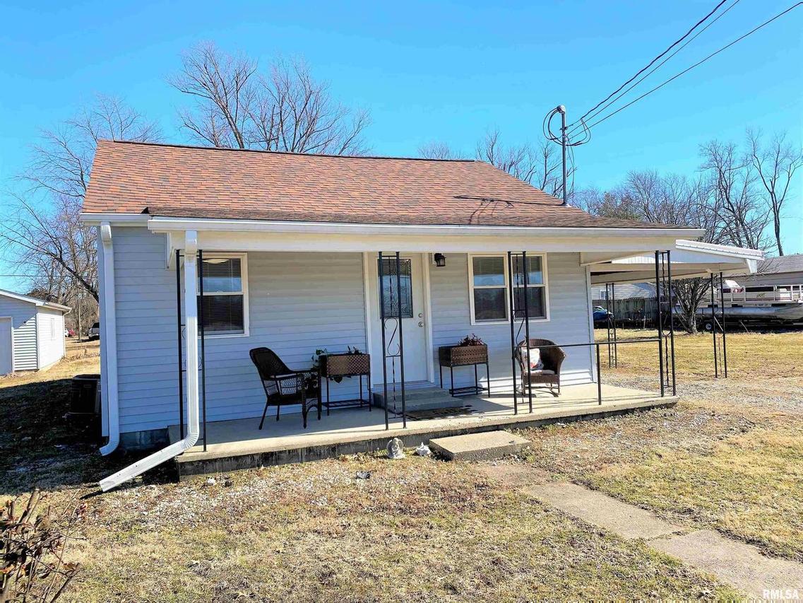 335 College St., Flora, IL 62839