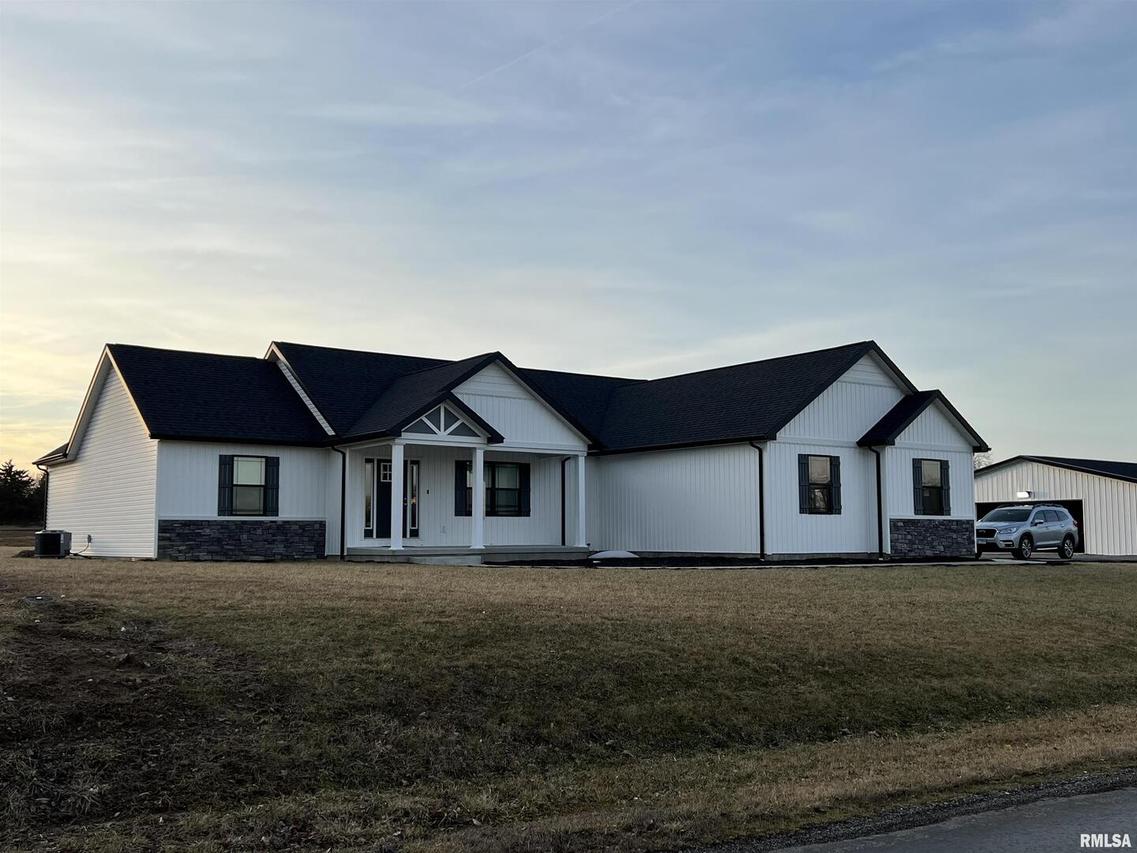 16423 Old Creal Springs Rd., Marion, IL 62959