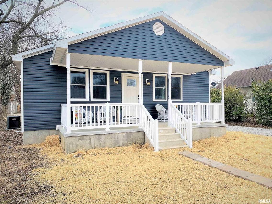 430 E 2nd St., Flora, IL 62839