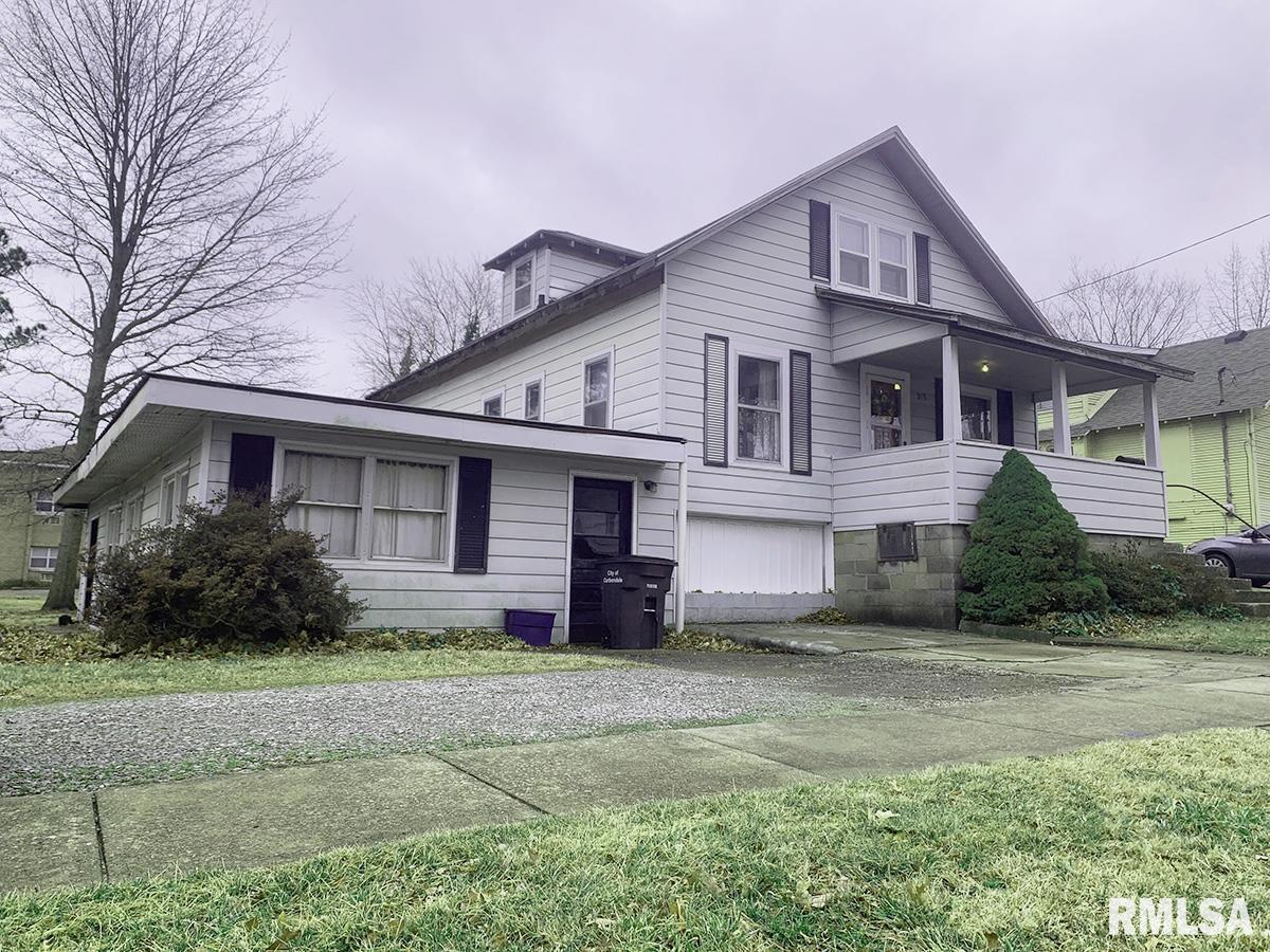 315 E College St., Carbondale, IL 62901