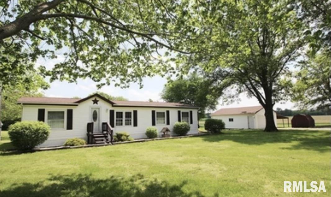 724 Moonglow Rd., Walnut Hill, IL 62893