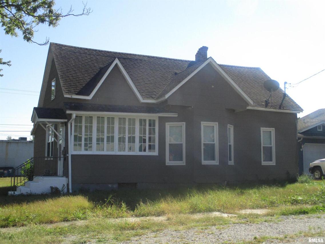 702 W Poplar St., West Frankfort, IL 62896