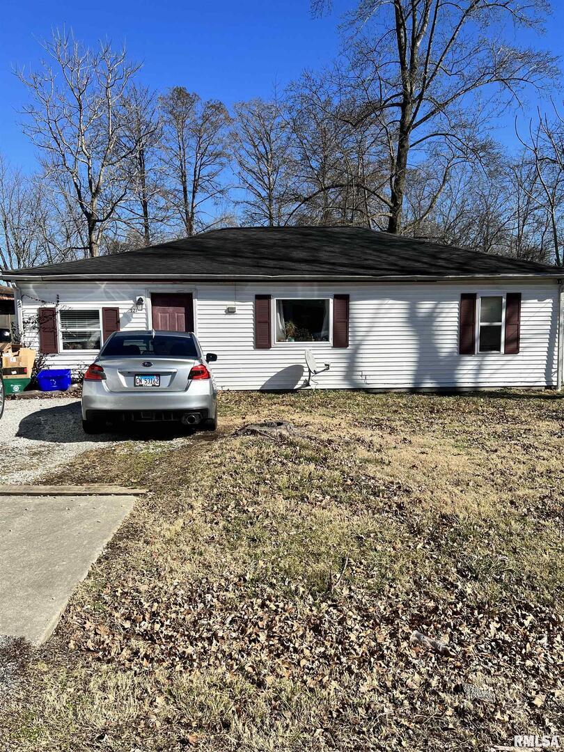 921 N Almond St., Carbondale, IL 62901
