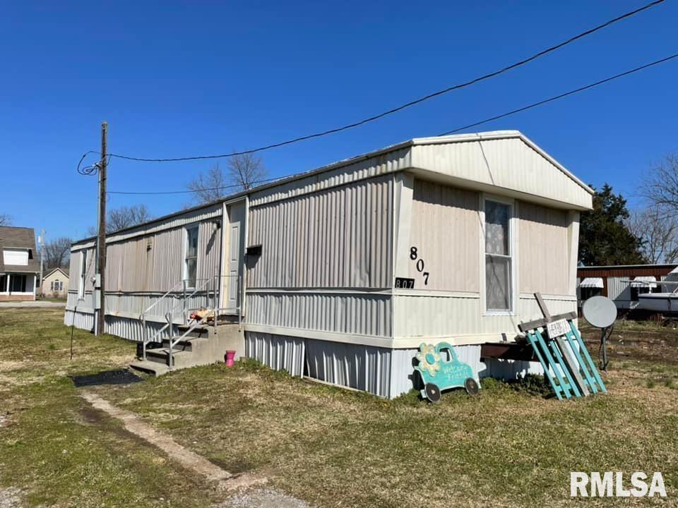 807 E 3rd St., Metropolis, IL 62960
