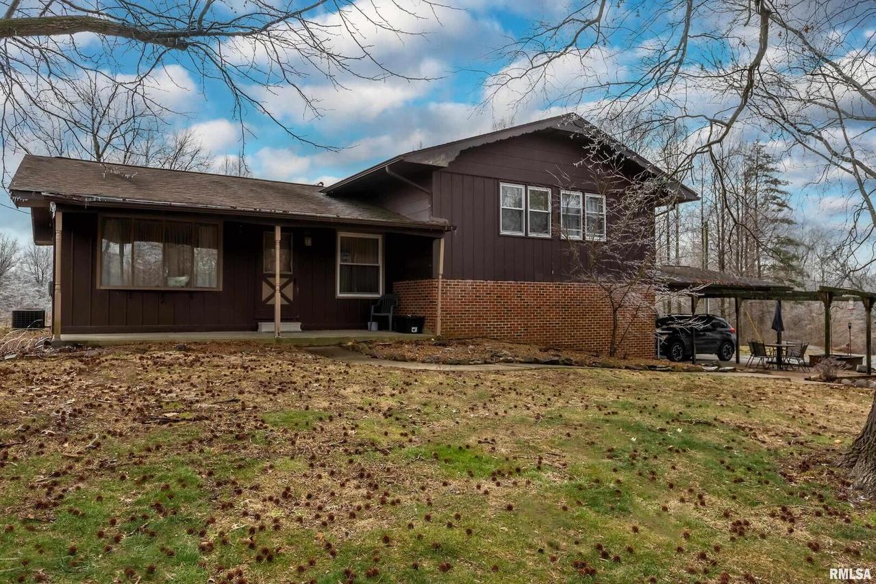 14051 Corinth Rd., Johnston City, IL 62951