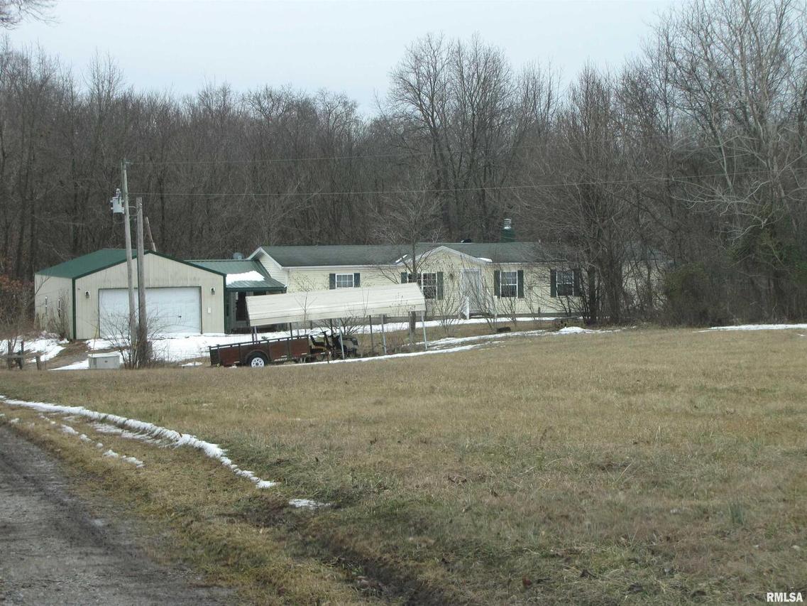 572 Gerrish Rd., Patoka, IL 62875
