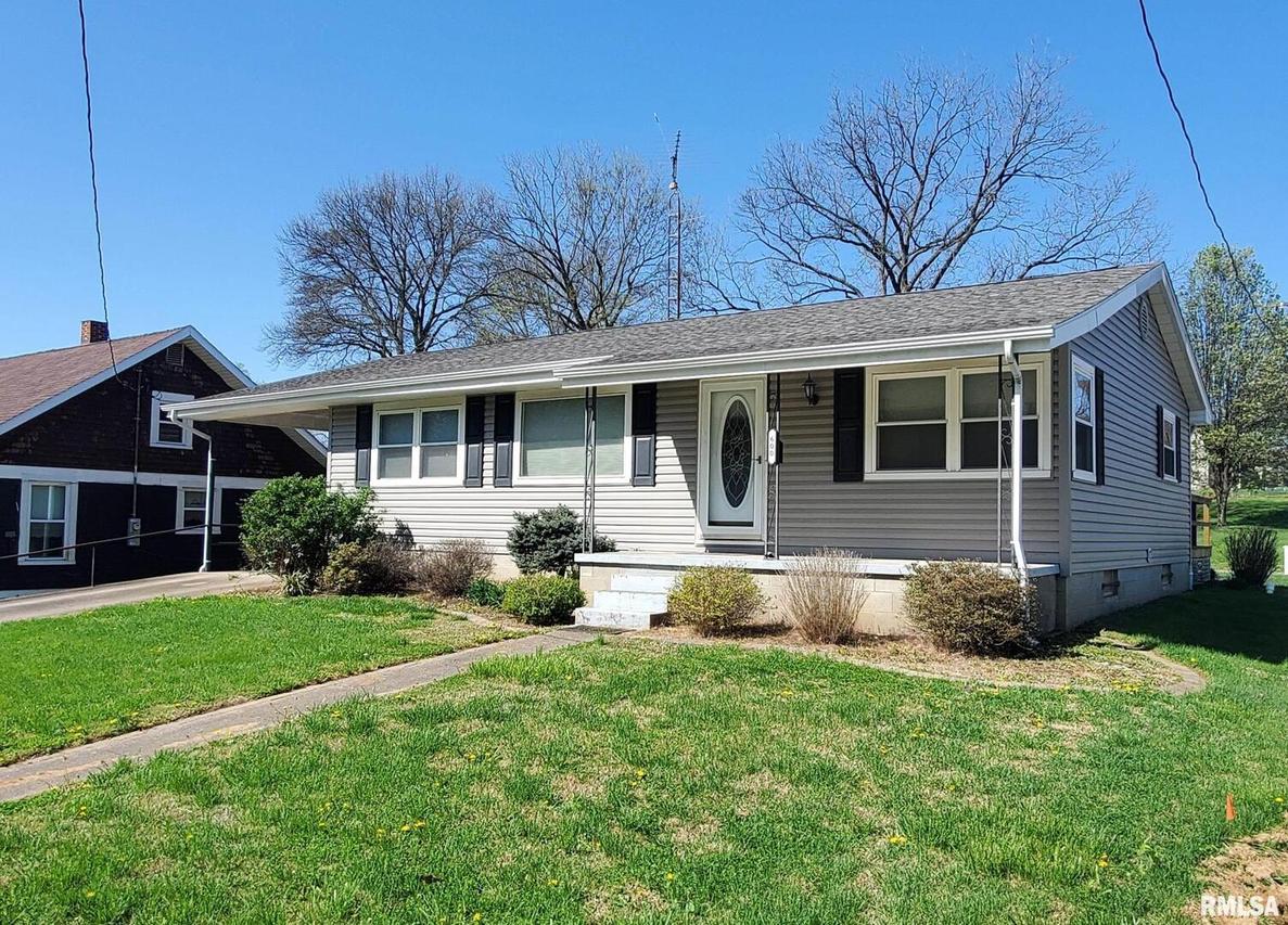 600 S Jackson St., Mcleansboro, IL 62859