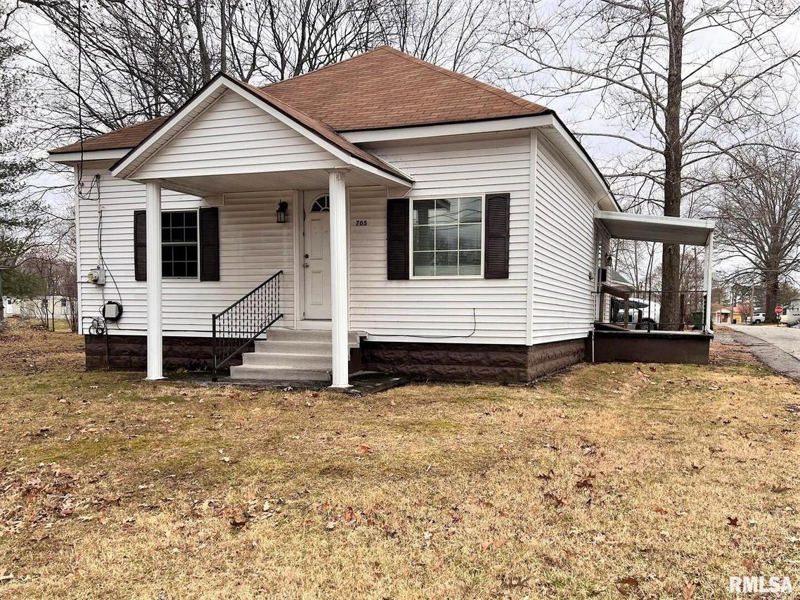 705 W Webster St., Benton, IL 62812