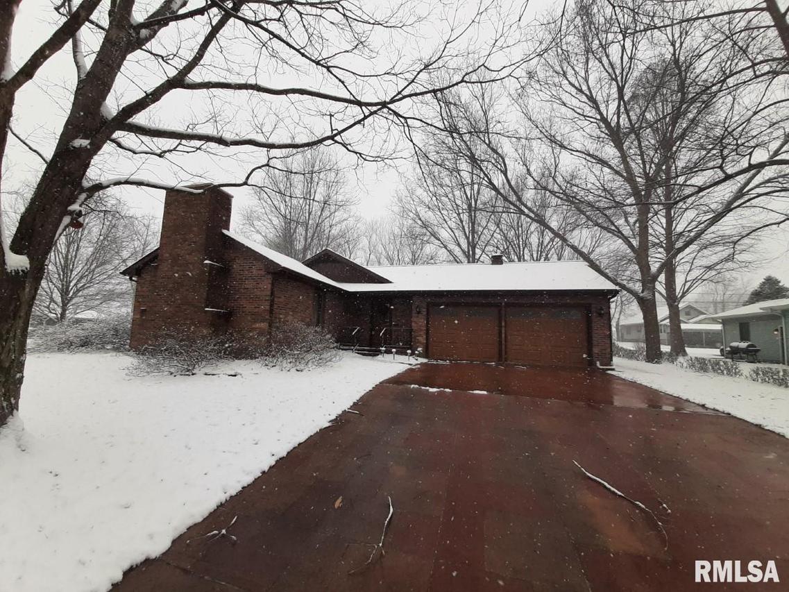 207 S 7th St., Herrin, IL 62948