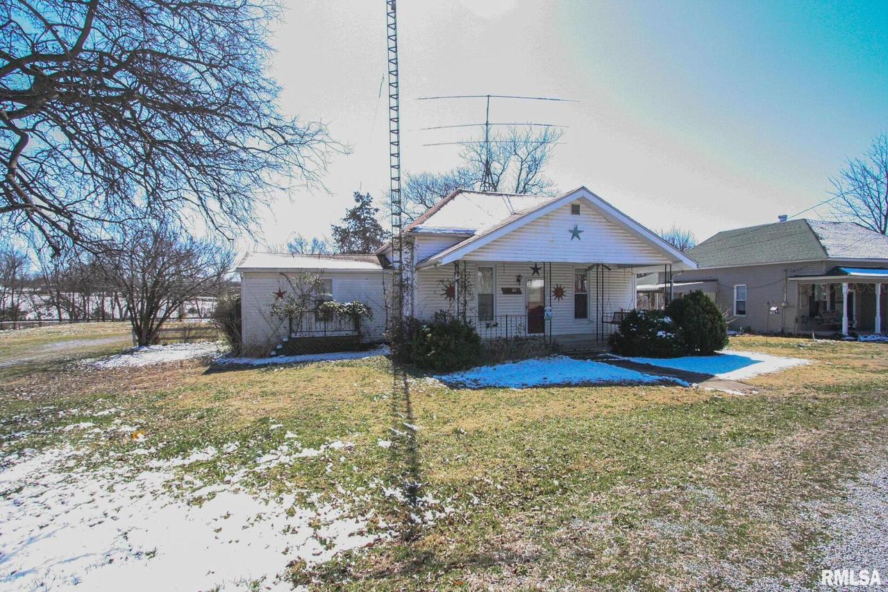 301 Gowdy St., Enfield, IL 62835