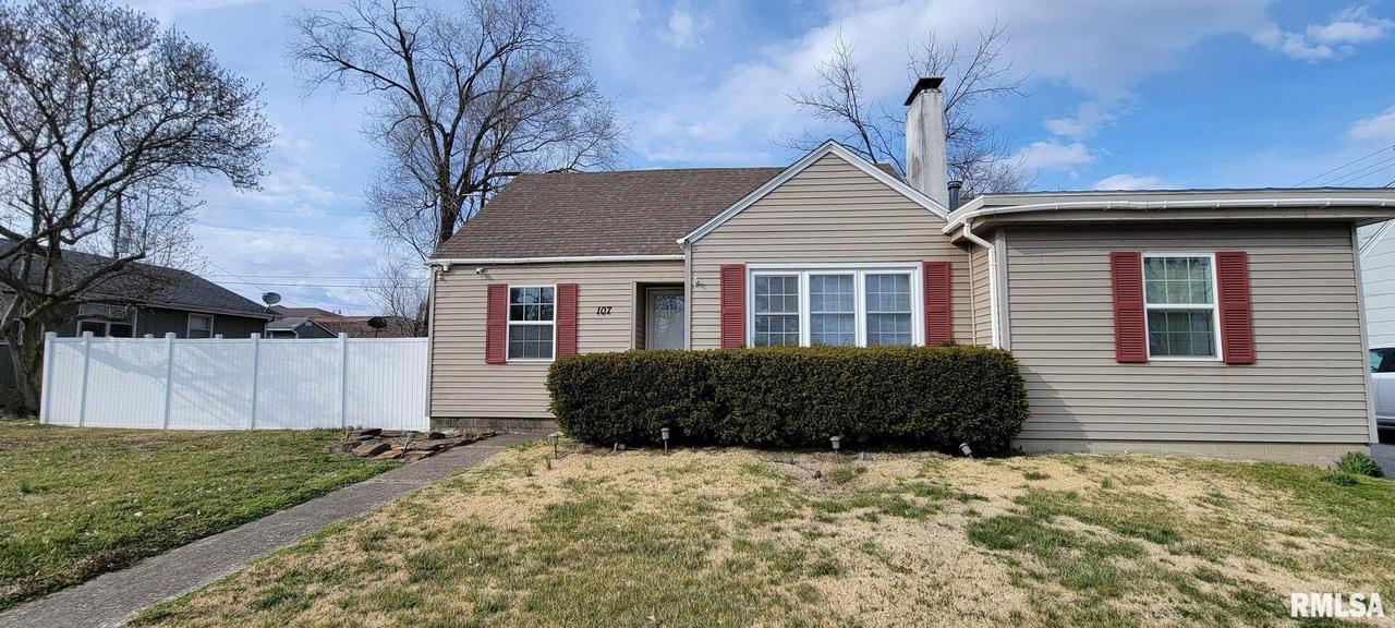 107 E Webster St., Benton, IL 62812