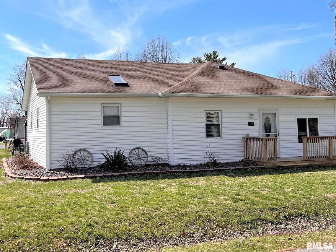 709 E Florence St., Sesser, IL 62884