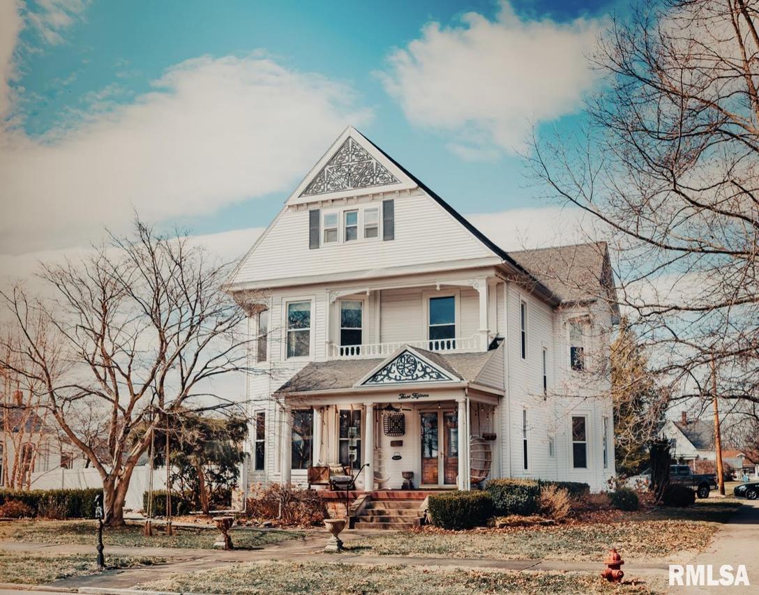 315 3rd St., Carmi, IL 62821