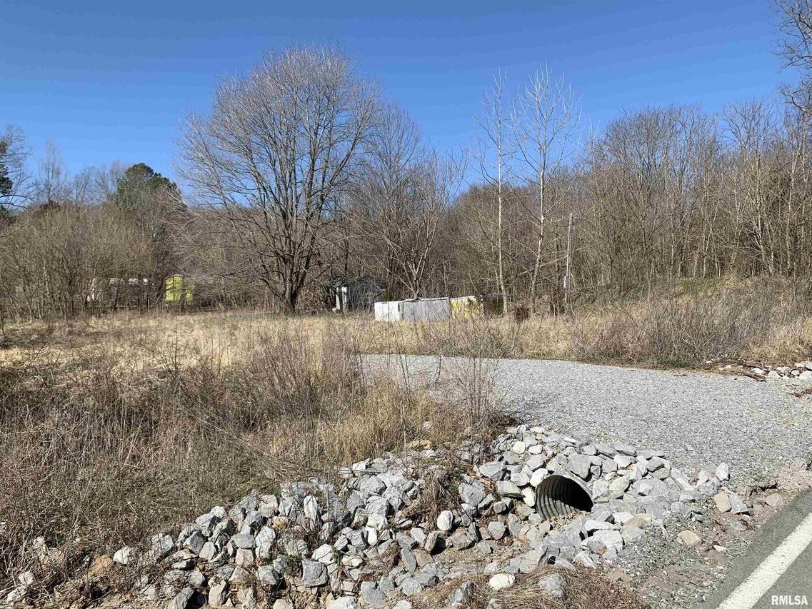 405 Chestnut St., Stonefort, IL 62947