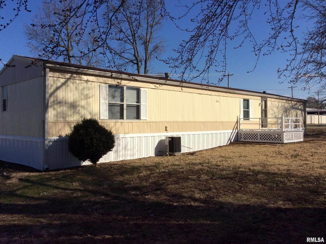 520 Casey St., Woodlawn, IL 62898