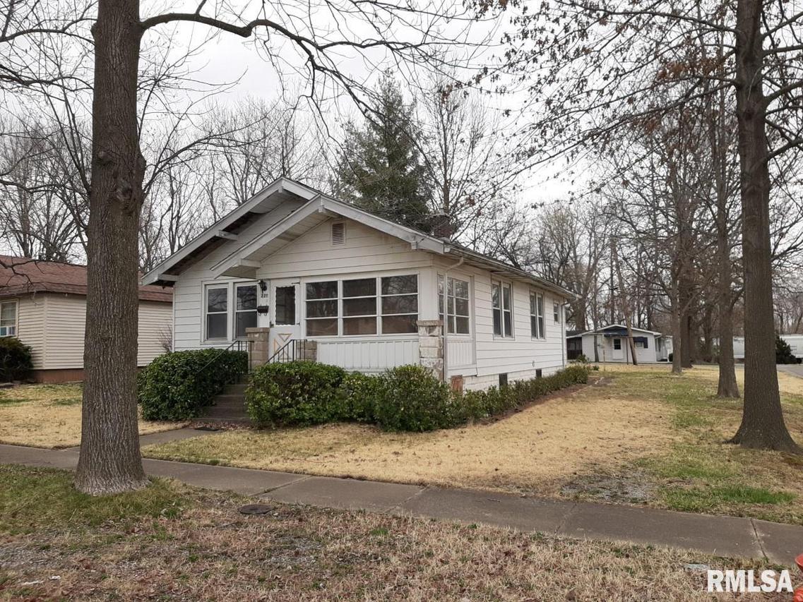 220 S 8th St., Herrin, IL 62948
