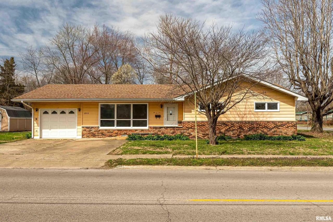 211 E Cleveland St., West Frankfort, IL 62896