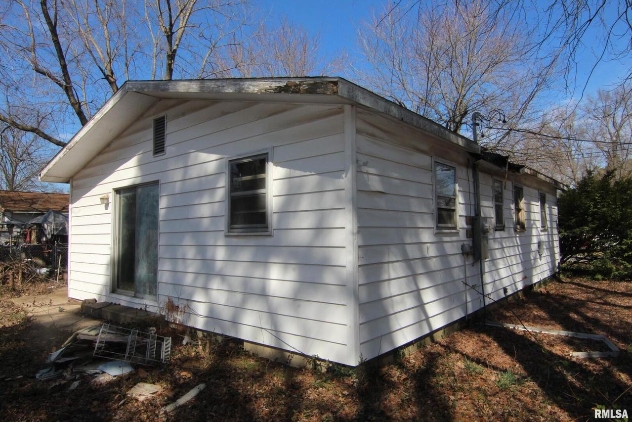 705 W Illinois Ave., Carterville, IL 62918