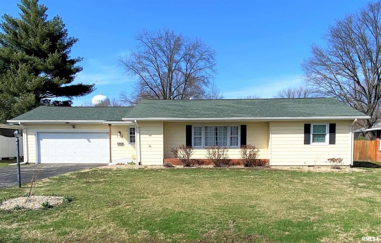 832 W 5th St., Flora, IL 62839