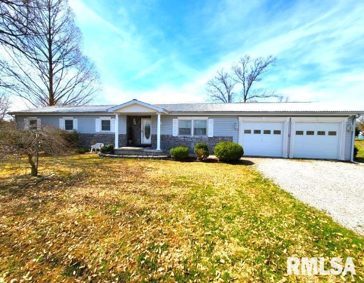 409 S Clay St., Sesser, IL 62884