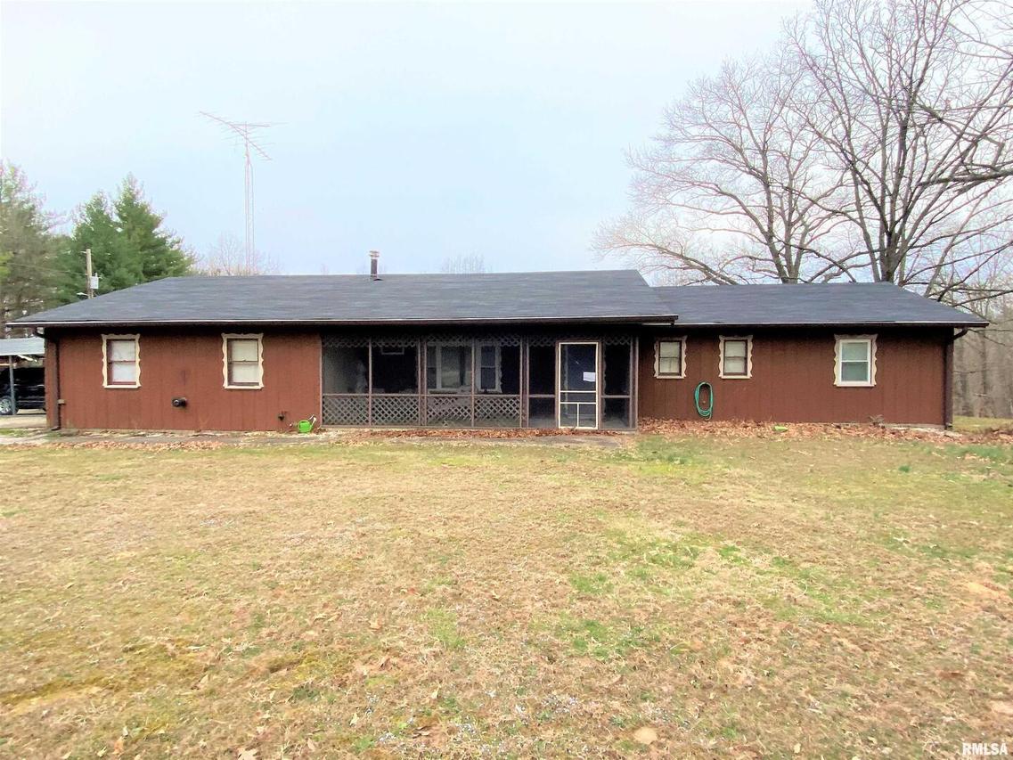 50 Hemlock Ln., Flora, IL 62839