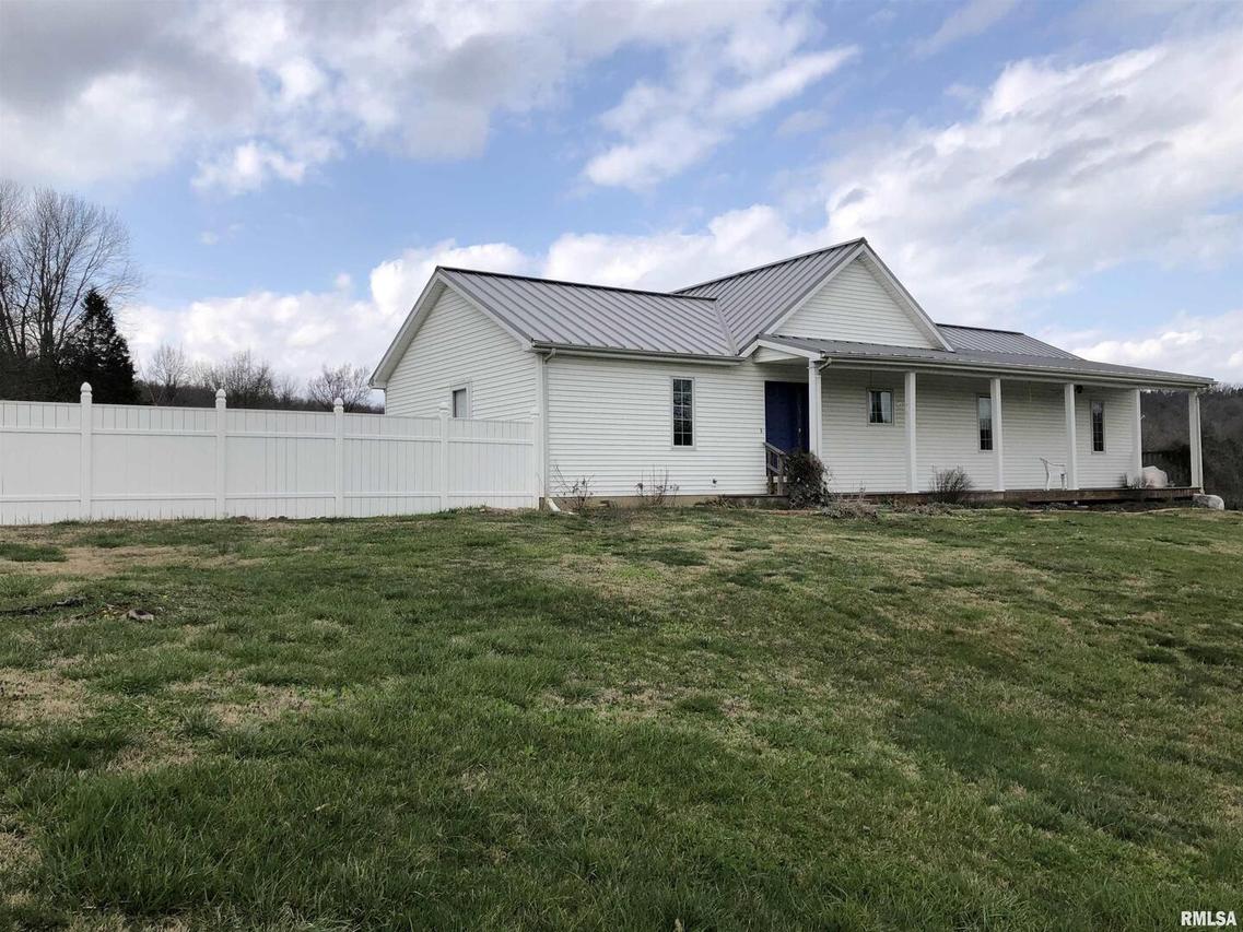 1725 Pleasant Ridge Rd., Vienna, IL 62995