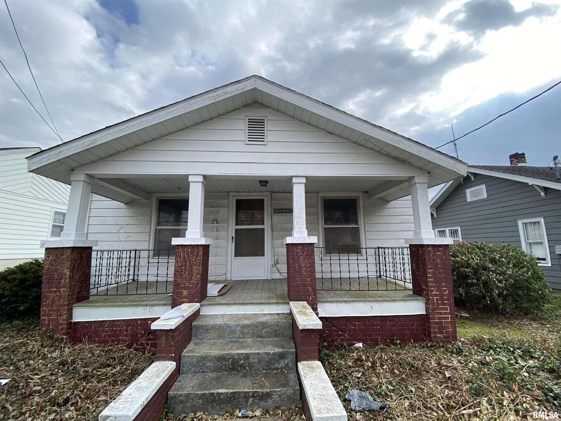 1115 E Sloan St., Harrisburg, IL 62946