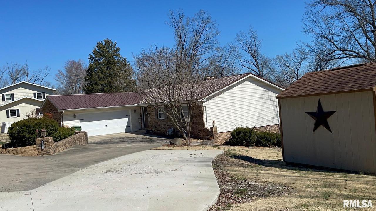 132 New Cedar Hill Rd., Carbondale, IL 62902