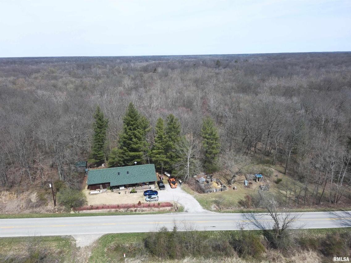 8905 State Route 161 Rd., Iuka, IL 62849