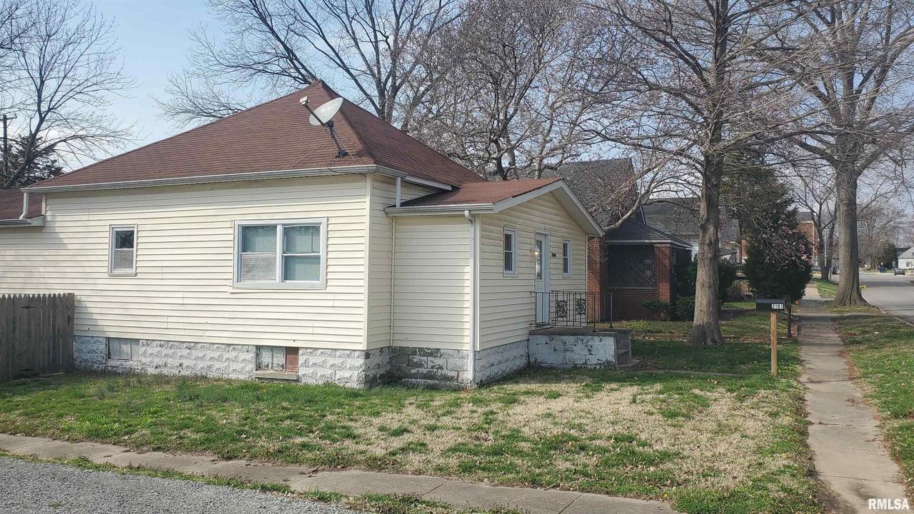 2101 Saline Ave., Eldorado, IL 62930
