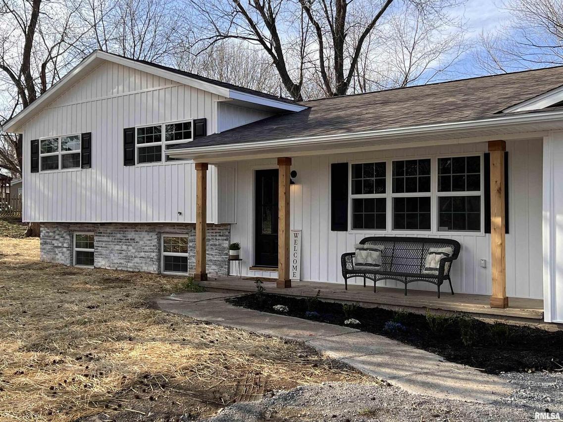 5750 Grand Ave., Carterville, IL 62918