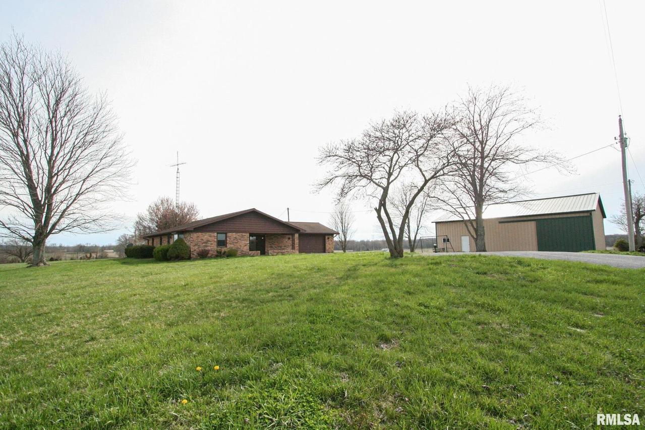 1501 County Road 700 E, Carmi, IL 62821