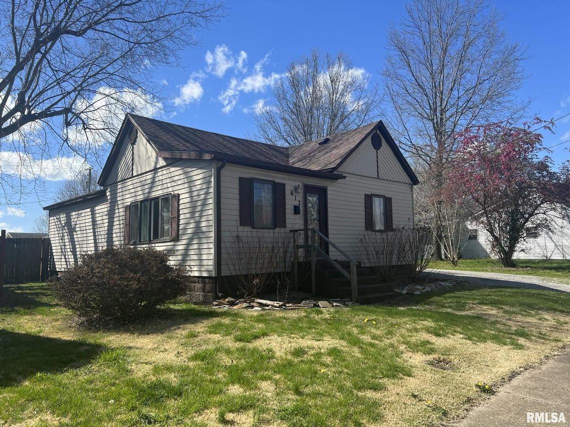 613 N 29th St., Herrin, IL 62948