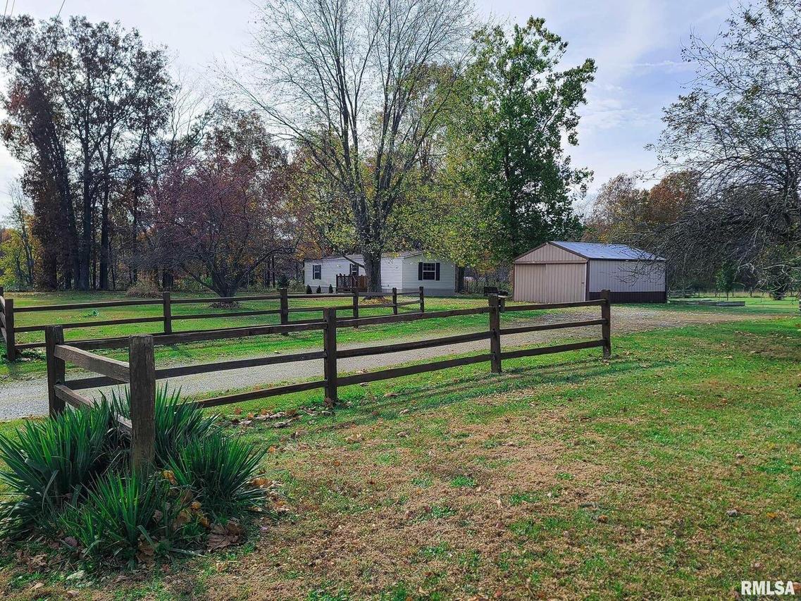 23259 N Copple Ln., Walnut Hill, IL 62893