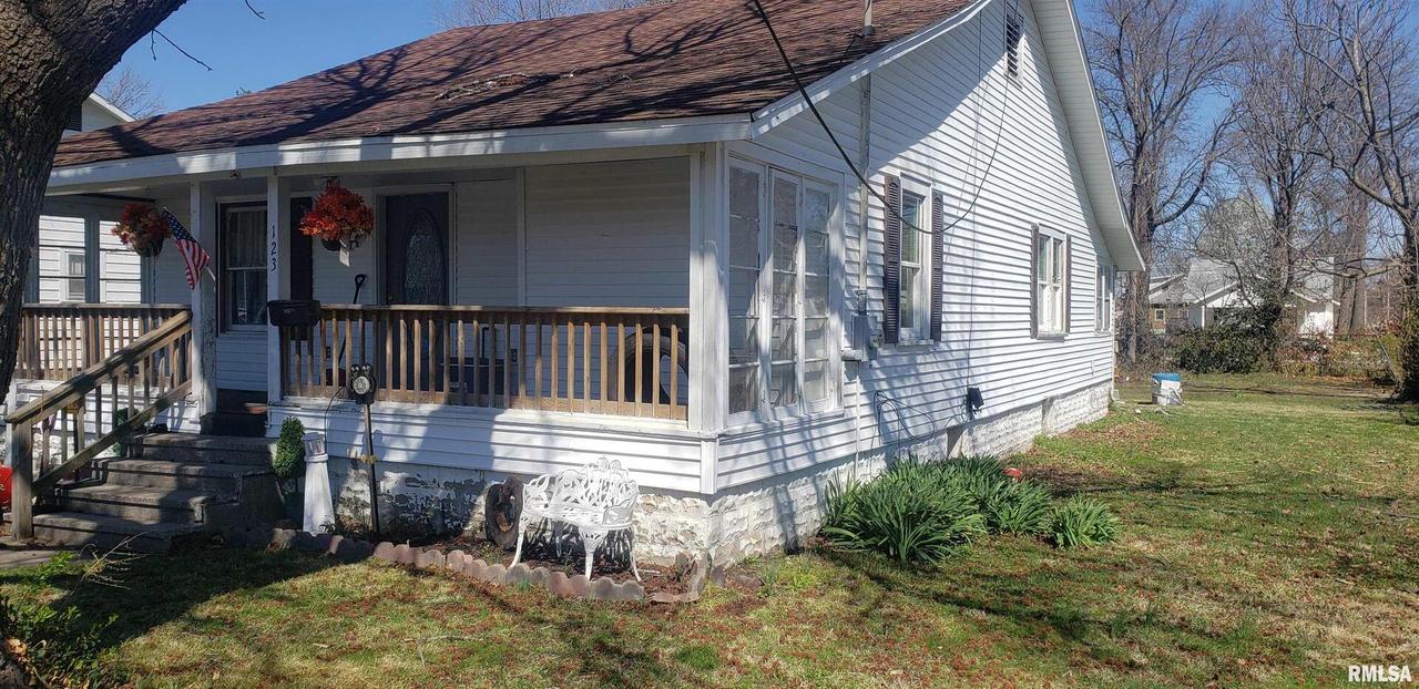 123 E Reed St., Benton, IL