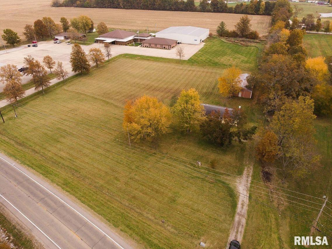 1890 N Broadway Hwy., Salem, IL 62881